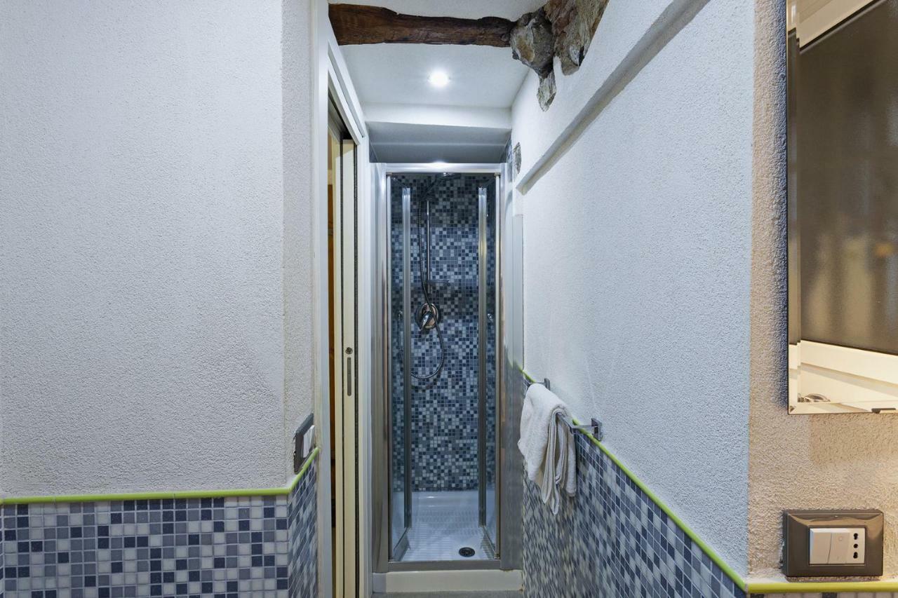 Wood And Stone Apartment In The Historical Center Génova Exterior foto
